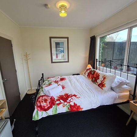Central Masterton Sleepout Extérieur photo